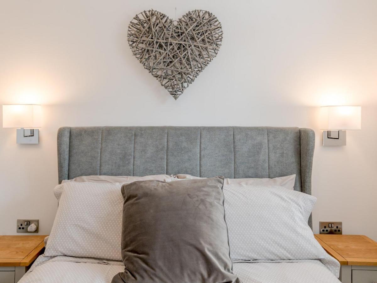 Pass The Keys 1 Bed Albury Contemporary Apartment With Secure Parking Shrewsbury Exterior photo