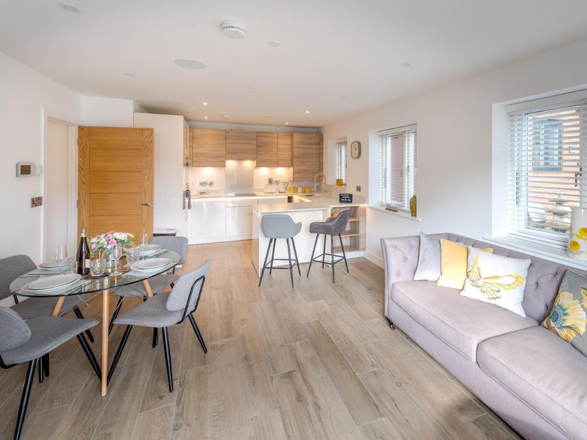 Pass The Keys 1 Bed Albury Contemporary Apartment With Secure Parking Shrewsbury Exterior photo
