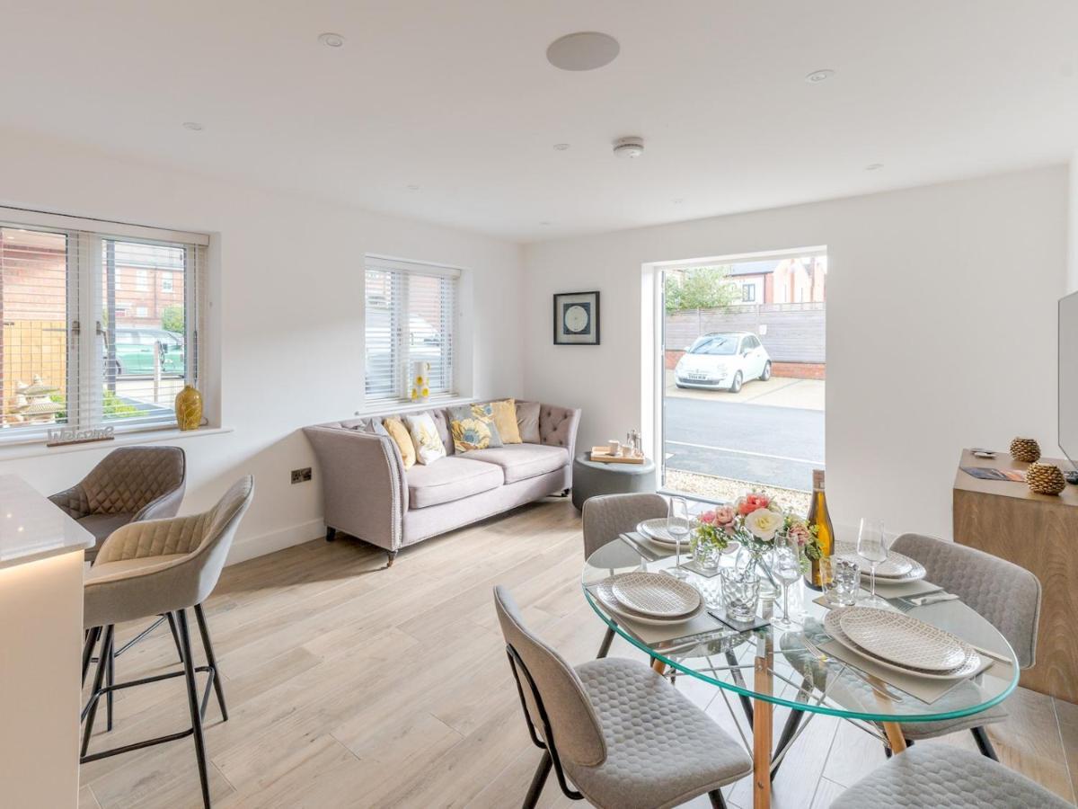 Pass The Keys 1 Bed Albury Contemporary Apartment With Secure Parking Shrewsbury Exterior photo
