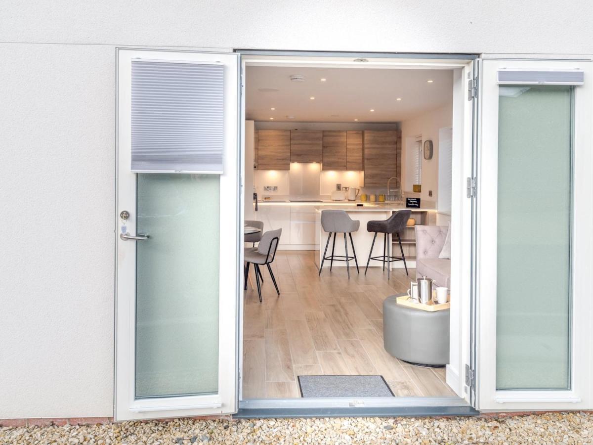 Pass The Keys 1 Bed Albury Contemporary Apartment With Secure Parking Shrewsbury Exterior photo