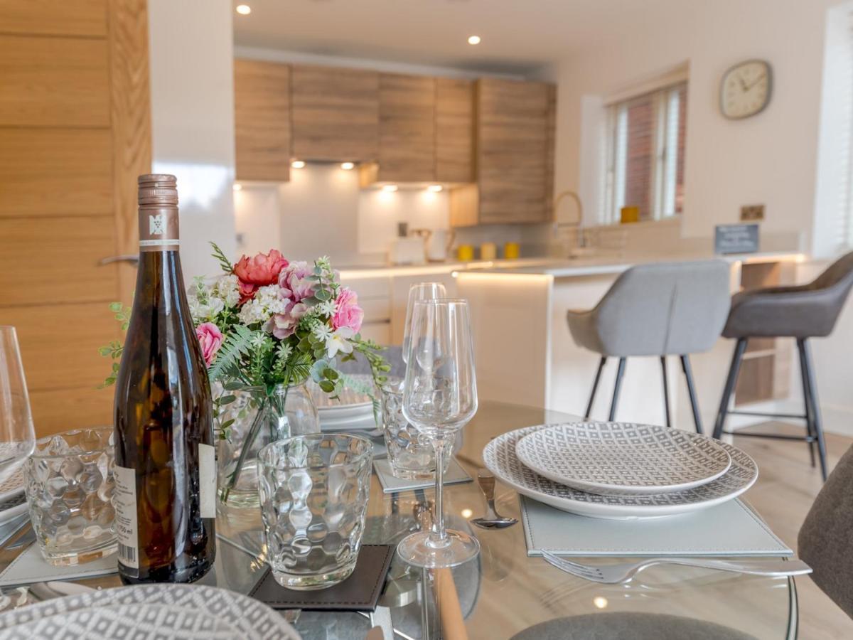 Pass The Keys 1 Bed Albury Contemporary Apartment With Secure Parking Shrewsbury Exterior photo